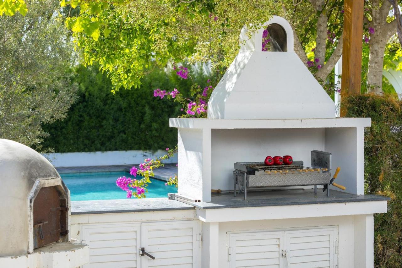 The Apple Tree Villa โปรทาราส ภายนอก รูปภาพ