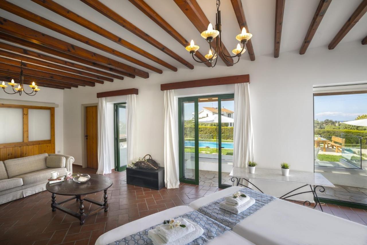 The Apple Tree Villa โปรทาราส ภายนอก รูปภาพ